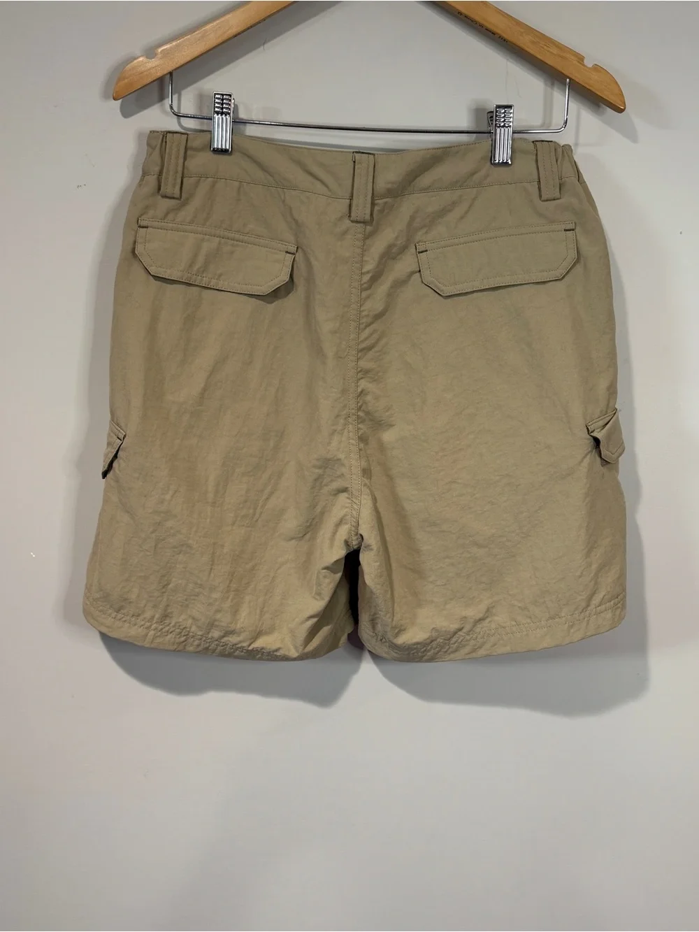 REI Men's Khaki Cargo Hiking Shorts UPF 40+ Nylon Outdoor Pockets Trail Size 32